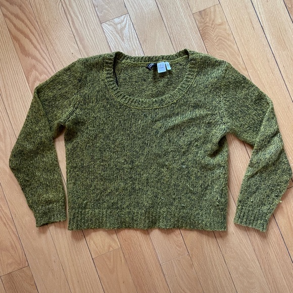Cozy knitted sweater 💚perfect for layering ^_^ - Picture 3 of 4